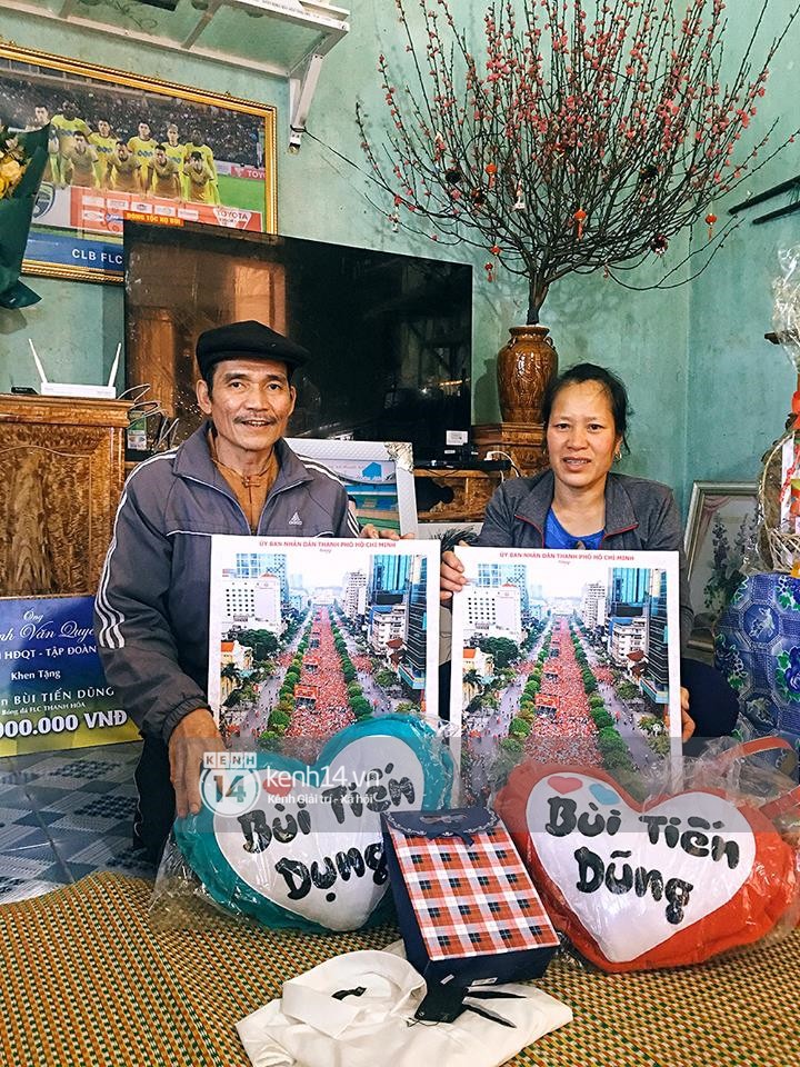 Anh em Tiến Dũng U23 về nhà ăn Tết, mua tivi mới cho gia đình vì muốn chúng con đá ở đâu, bố mẹ cũng có thể nhìn thấy Anh em Tiến Dũng U23 về nhà ăn Tết, mua tivi mới cho gia đình vì muốn chúng con đá ở đâu, bố mẹ cũng có thể nhìn thấy